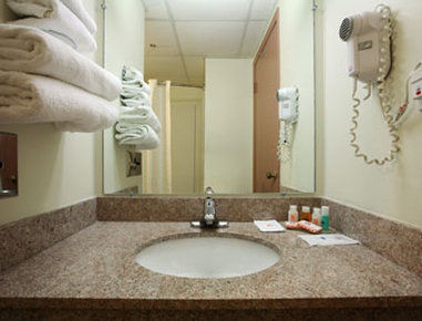 Hotel Baymont By Wyndham - Chicago - - O'hare